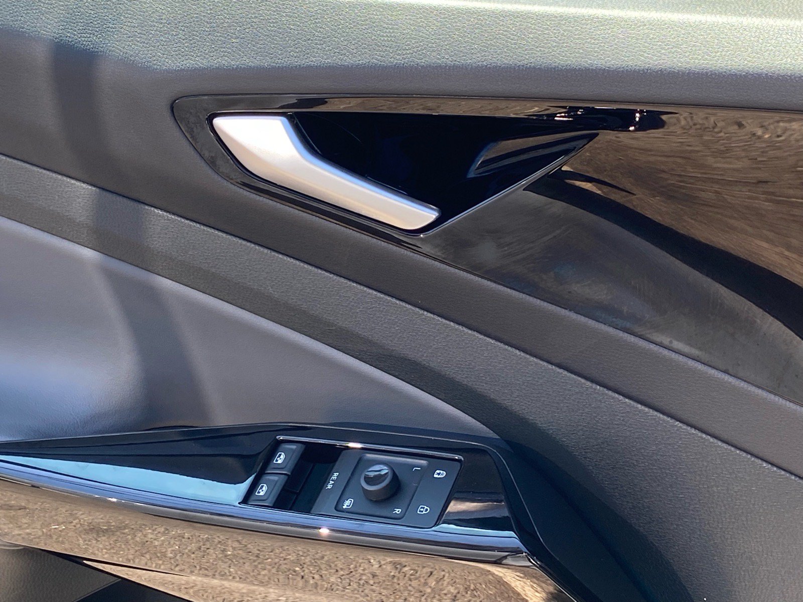 Certified 2022 Volkswagen ID.4 Pro RWD image 17