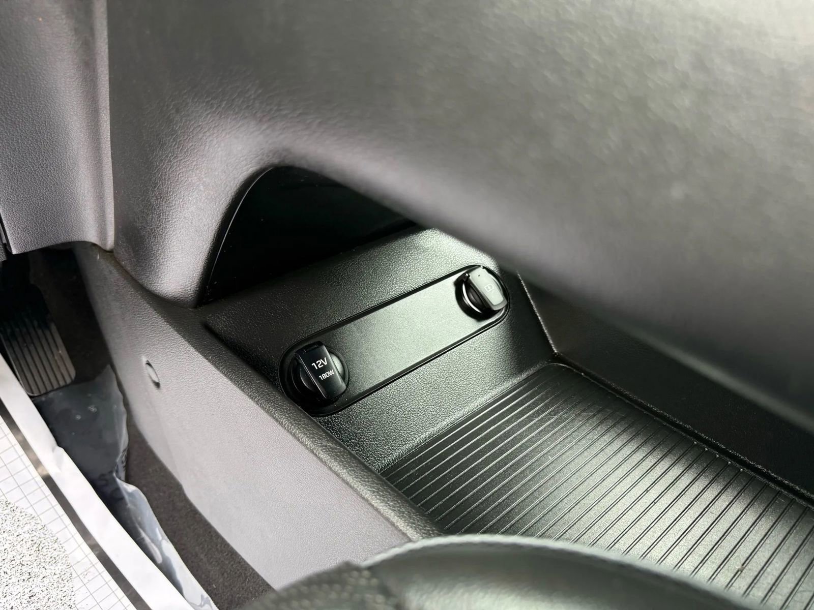 Used 2021 Hyundai Kona Limited w/ Cargo Package image 25