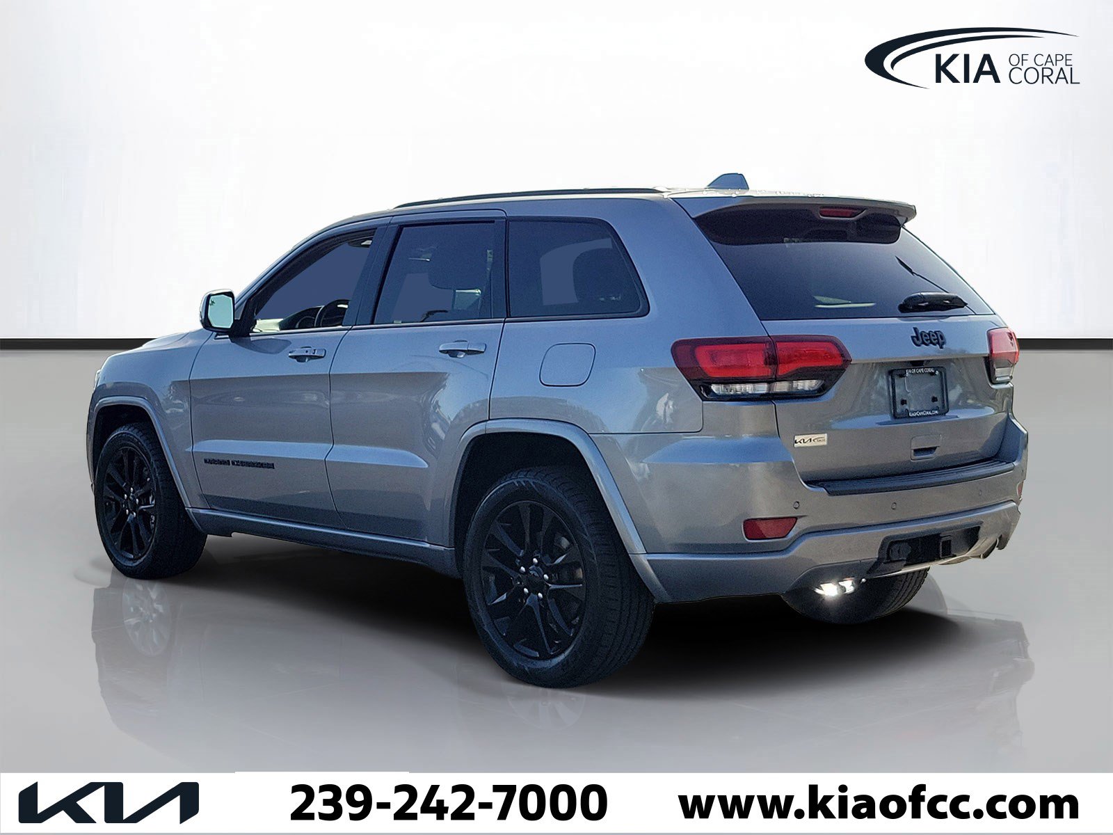Used 2021 Jeep Grand Cherokee Laredo X RWD image 4