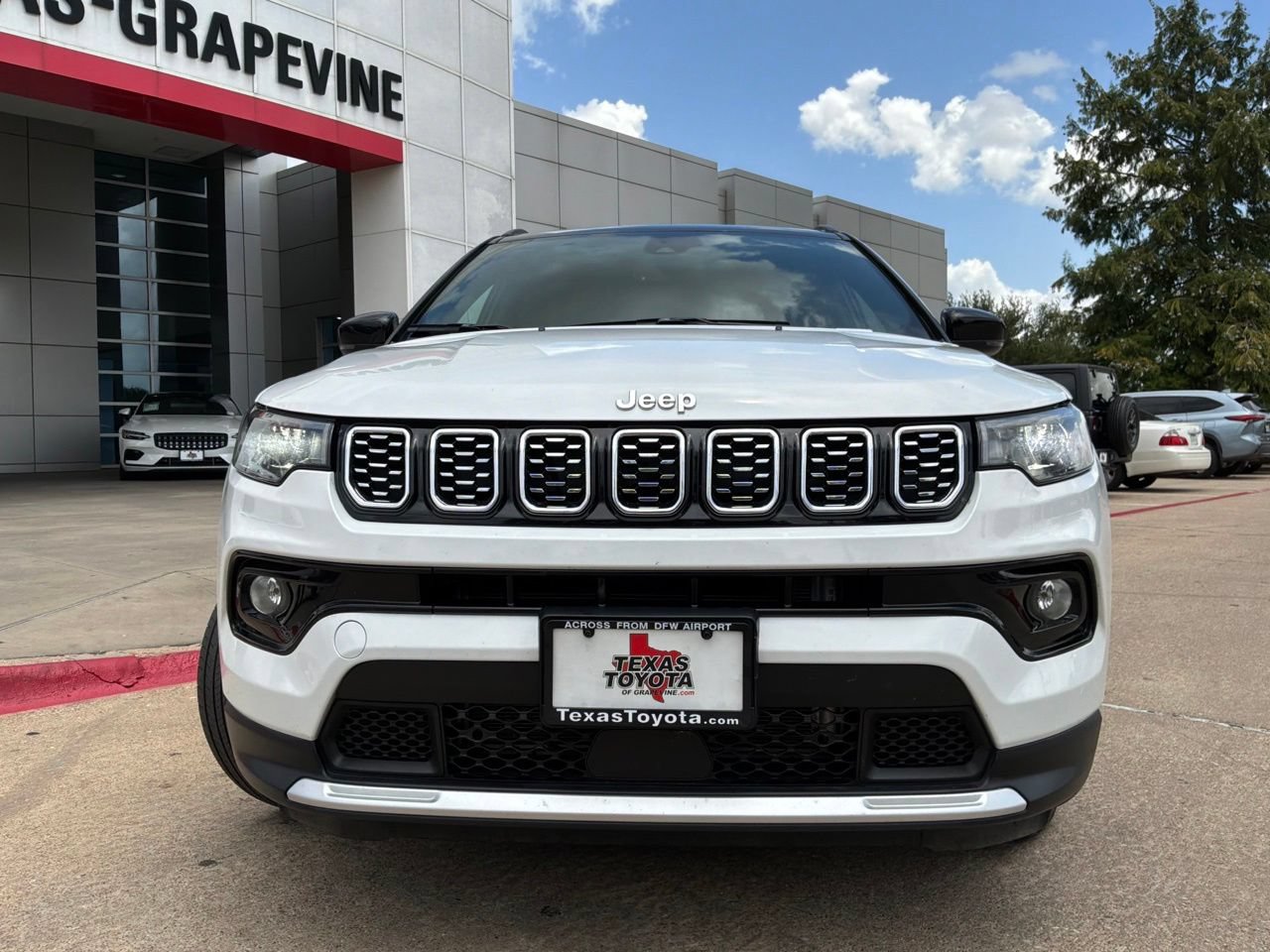 Used 2025 Jeep Compass Limited AWD/4WD image 3