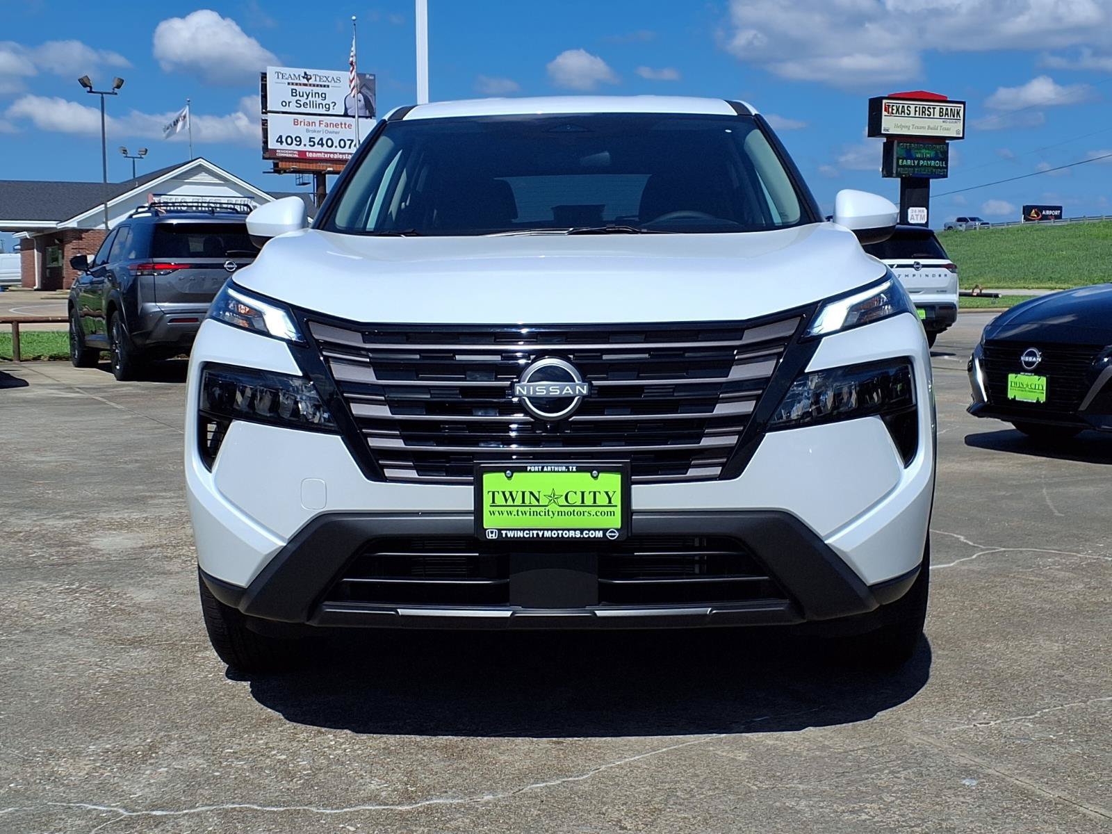 New 2026 Nissan Rogue SV AWD/4WD image 3