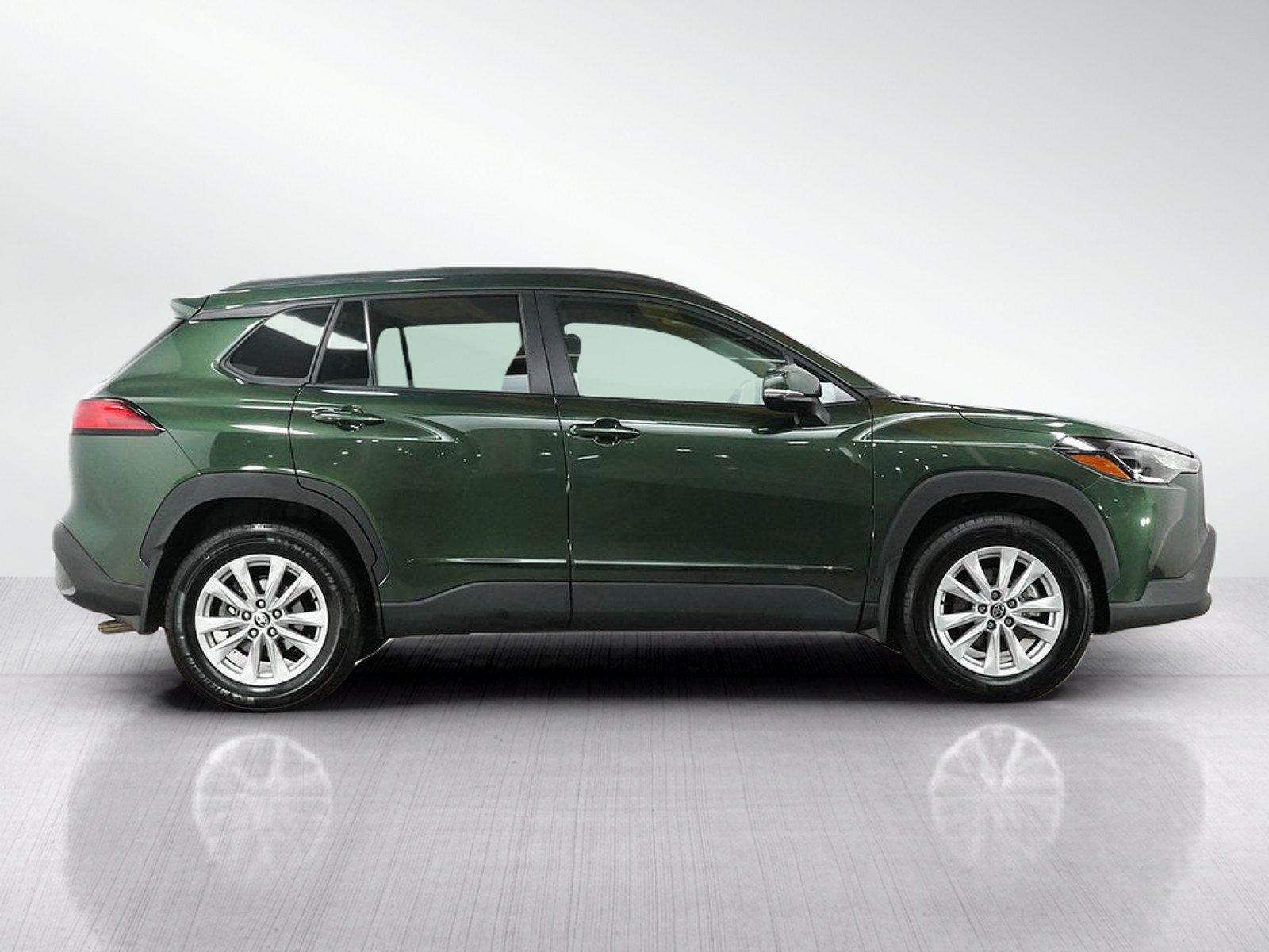 Used 2022 Toyota Corolla Cross LE AWD/4WD image 6