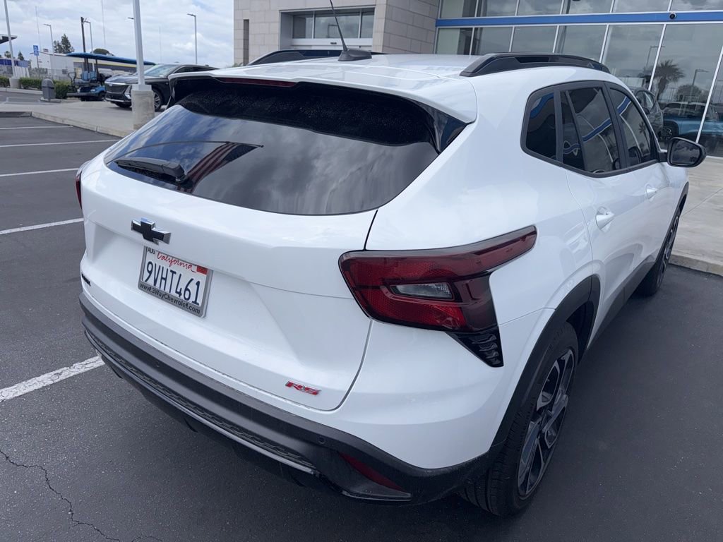 Certified 2025 Chevrolet Trax RS w/ Sunroof Package FWD image 29