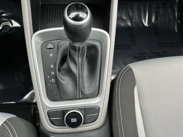 Used 2024 Hyundai Venue SEL FWD image 23