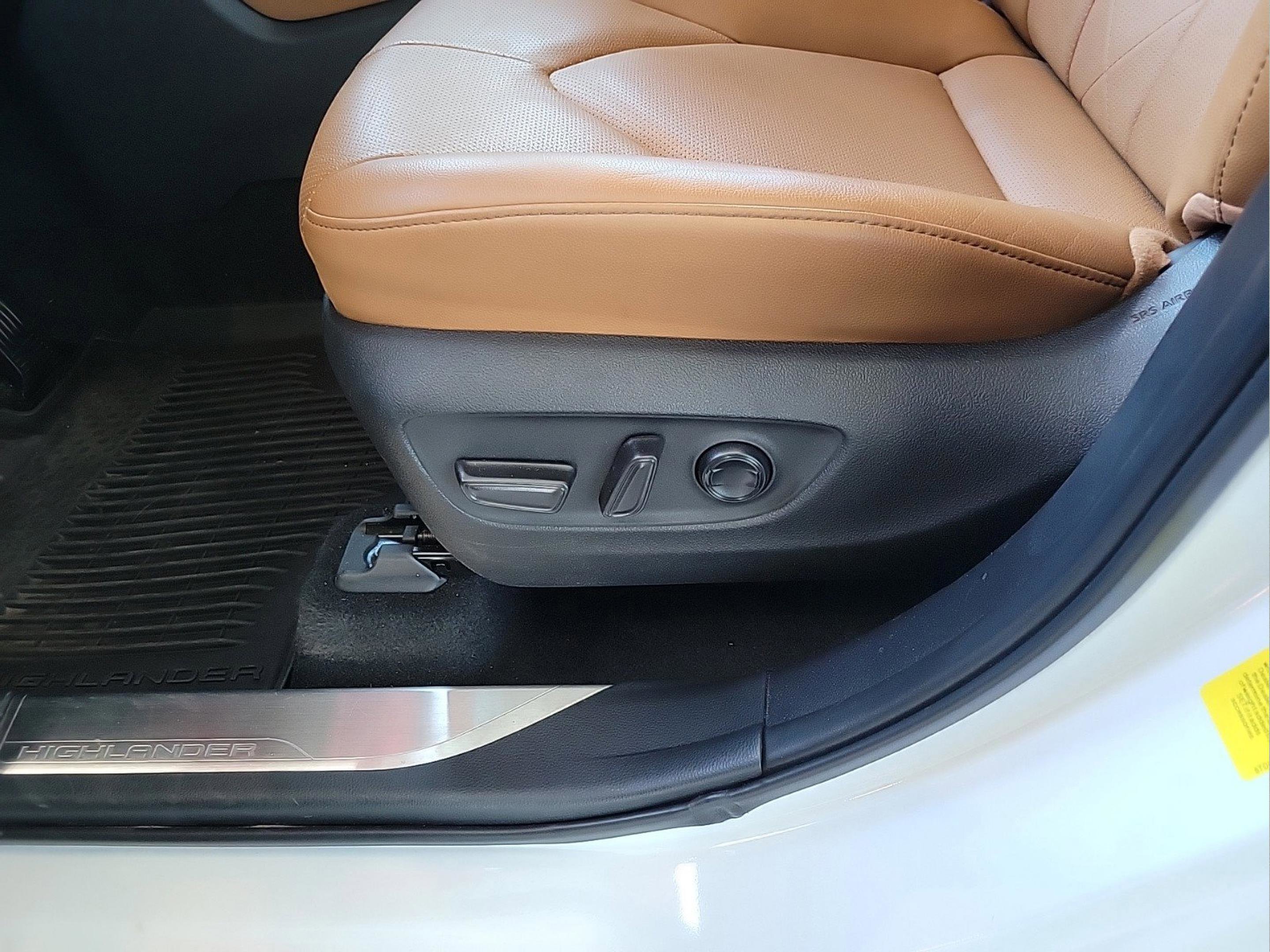 Used 2024 Toyota Highlander Platinum image 32