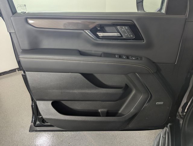 Used 2025 GMC Yukon XL Elevation image 9