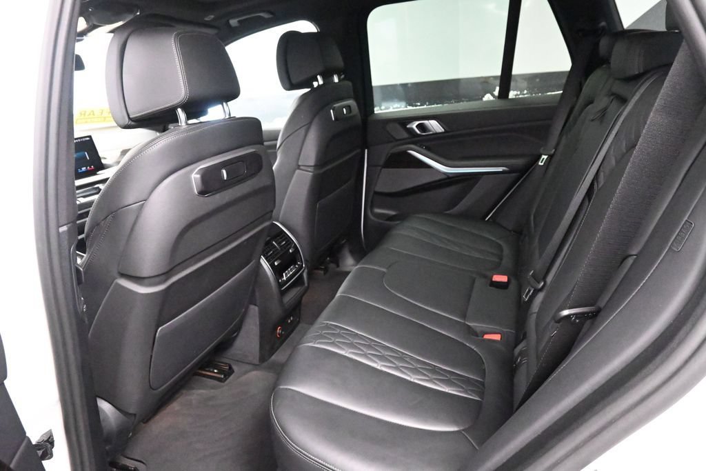 Used 2025 BMW X5 xDrive50e AWD/4WD image 14