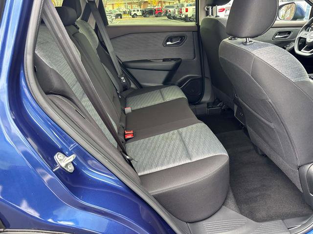 Used 2023 Nissan Rogue SV image 11