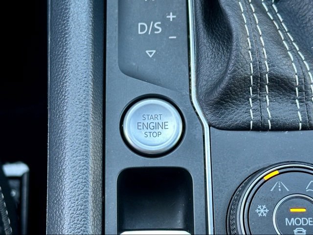 Certified 2022 Volkswagen Atlas Cross Sport SE w/ Panoramic Sunroof Package image 34