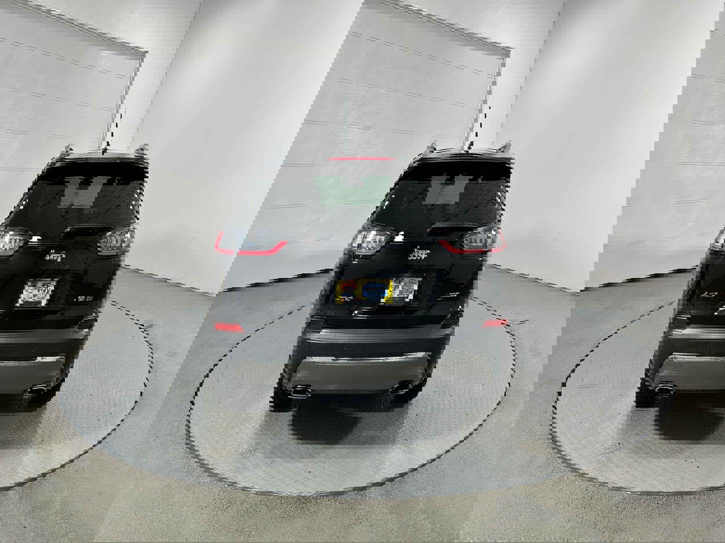 Used 2019 Jeep Cherokee Limited image 30