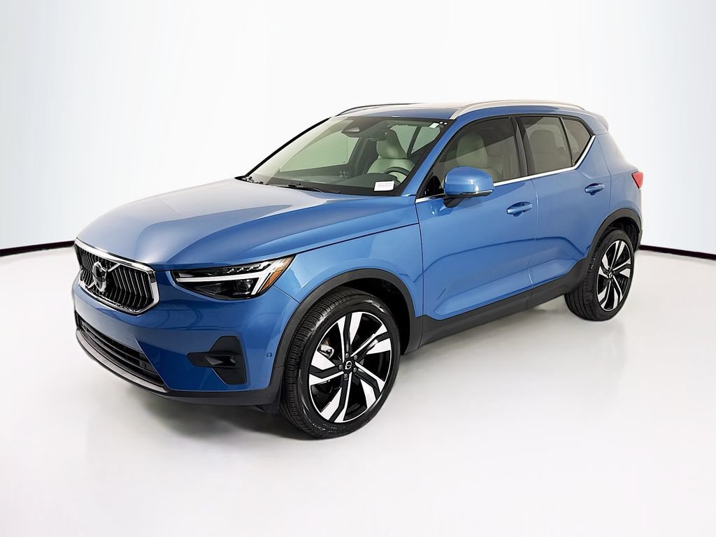 Used 2024 Volvo XC40 B5 Plus w/ Climate Package AWD/4WD image 1