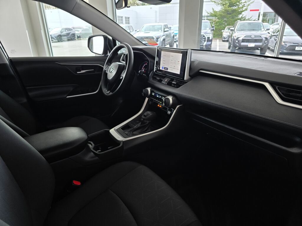 Used 2025 Toyota RAV4 XLE AWD/4WD image 44