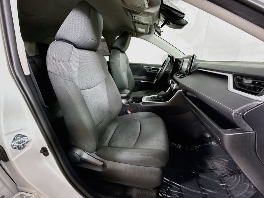 Used 2021 Toyota RAV4 XLE w/ XLE Grade Weather Package AWD/4WD image 33