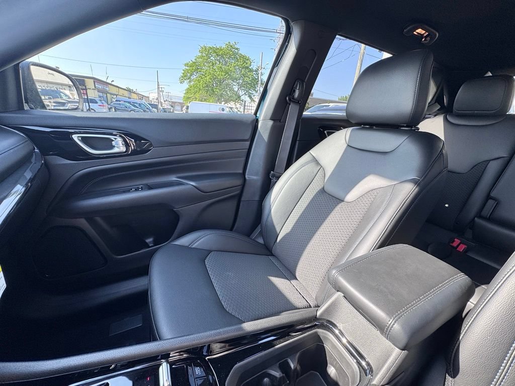 New 2026 Jeep Compass Latitude AWD/4WD image 14