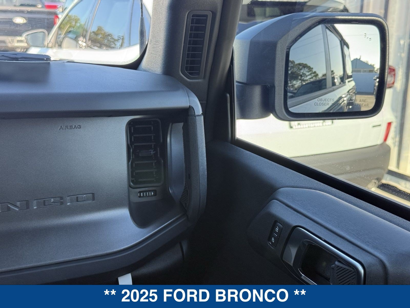 Used 2025 Ford Bronco Badlands AWD/4WD image 35