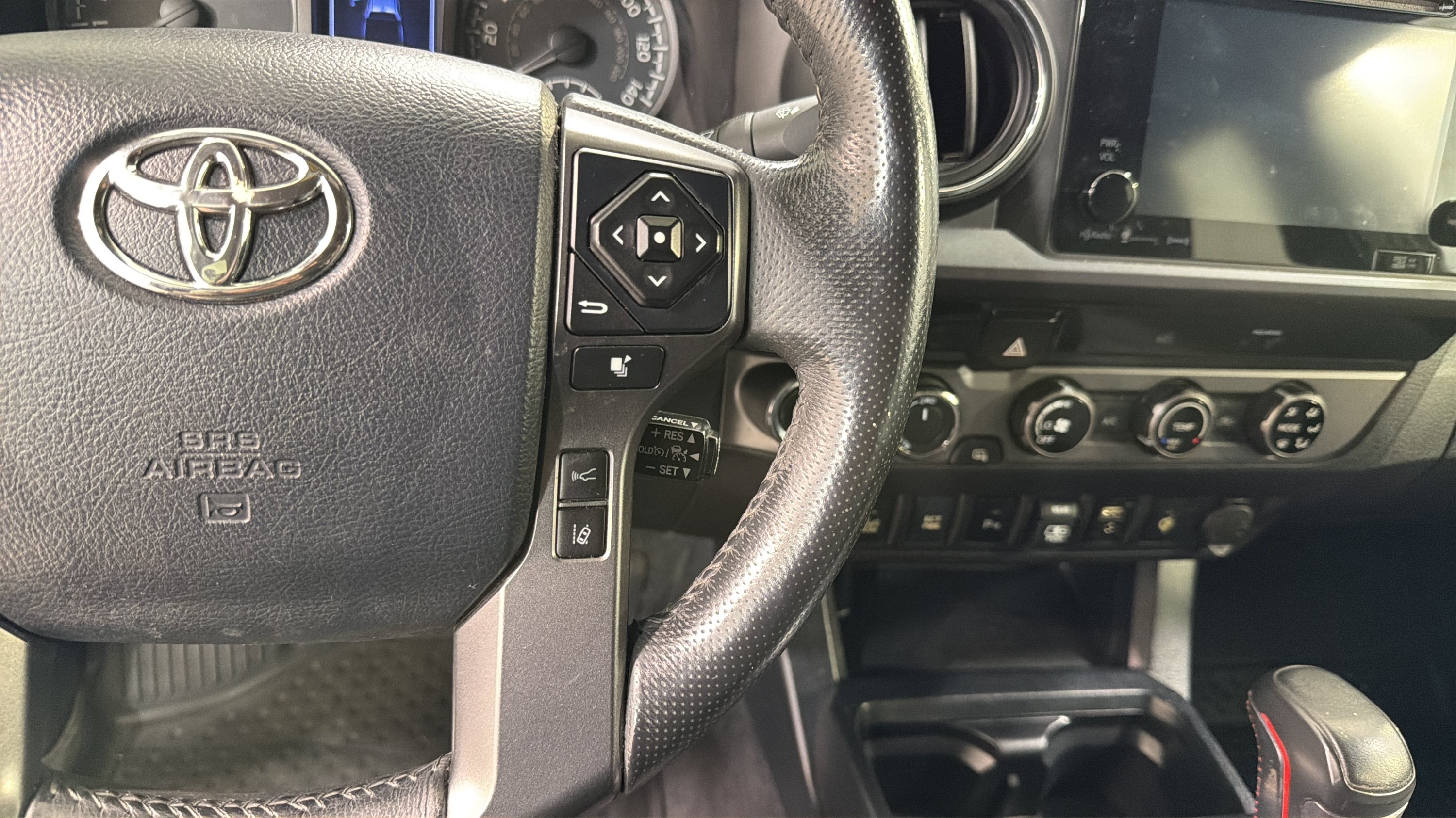 Used 2018 Toyota Tacoma TRD Sport w/ Technology Package AWD/4WD image 14
