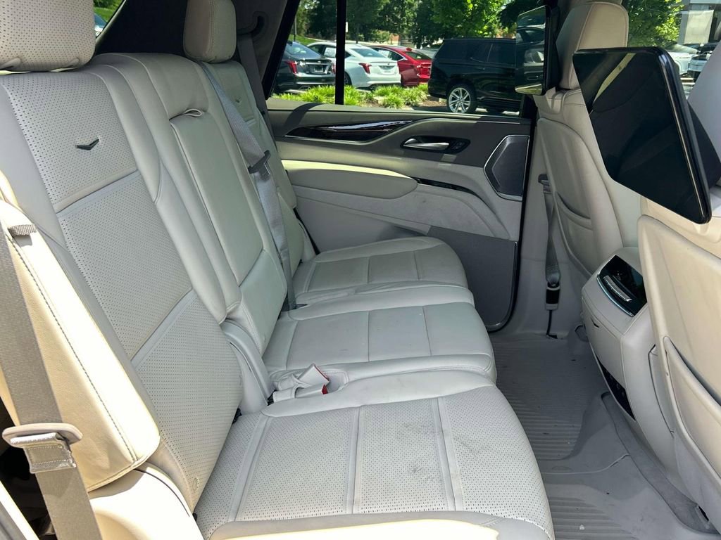 Certified 2023 Cadillac Escalade Sport Platinum w/ Heavy-Duty Trailer Package AWD/4WD image 24