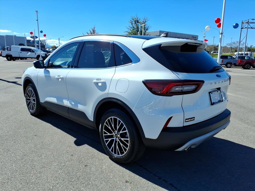 Used 2025 Ford Escape SE w/ PHEV Premium Package image 3