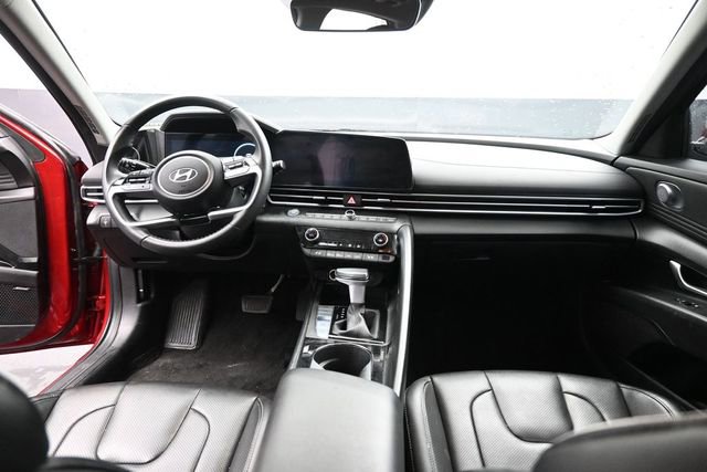 Used 2025 Hyundai Elantra Limited FWD image 23