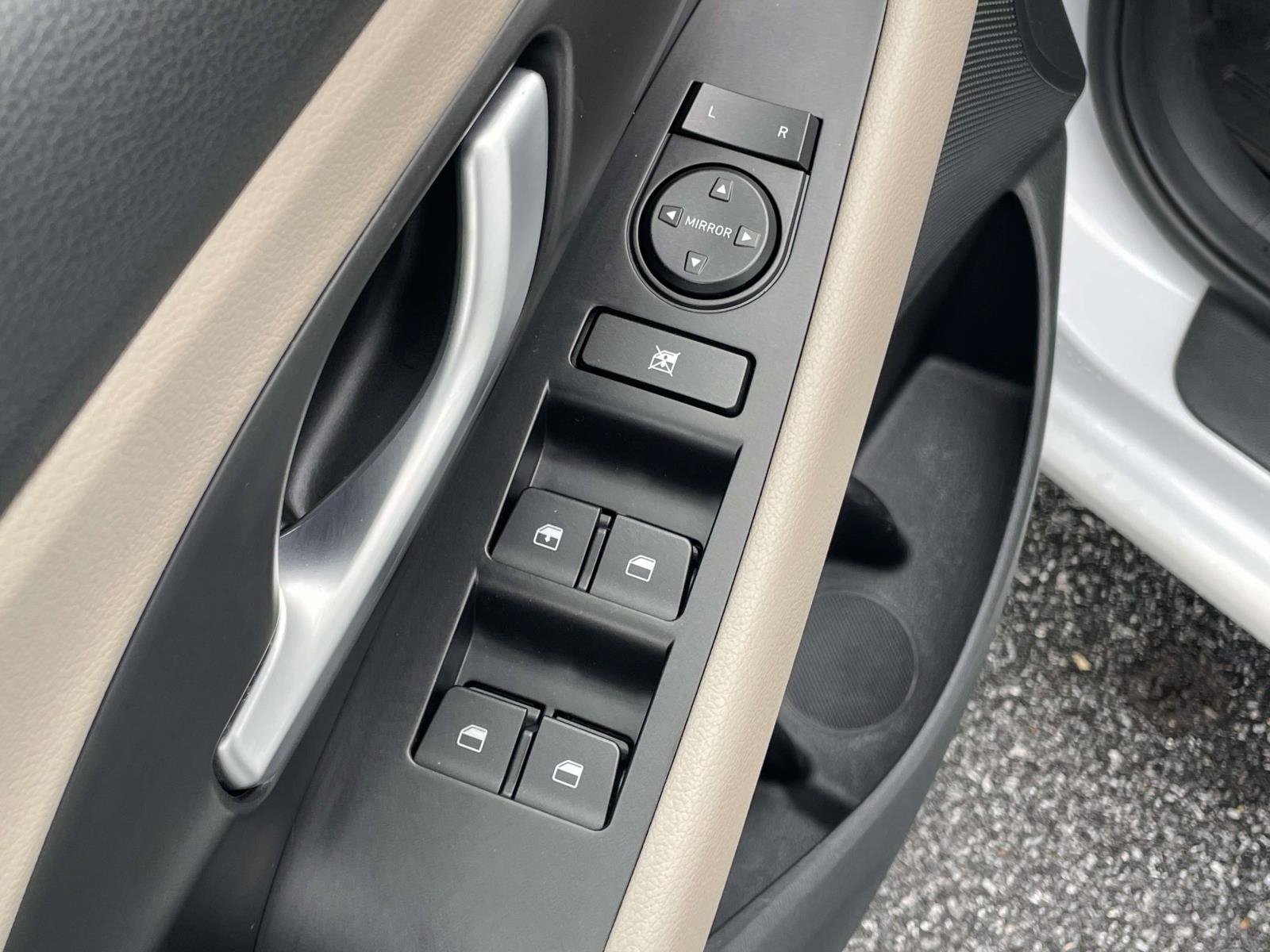 Used 2020 Hyundai Elantra GT FWD image 6