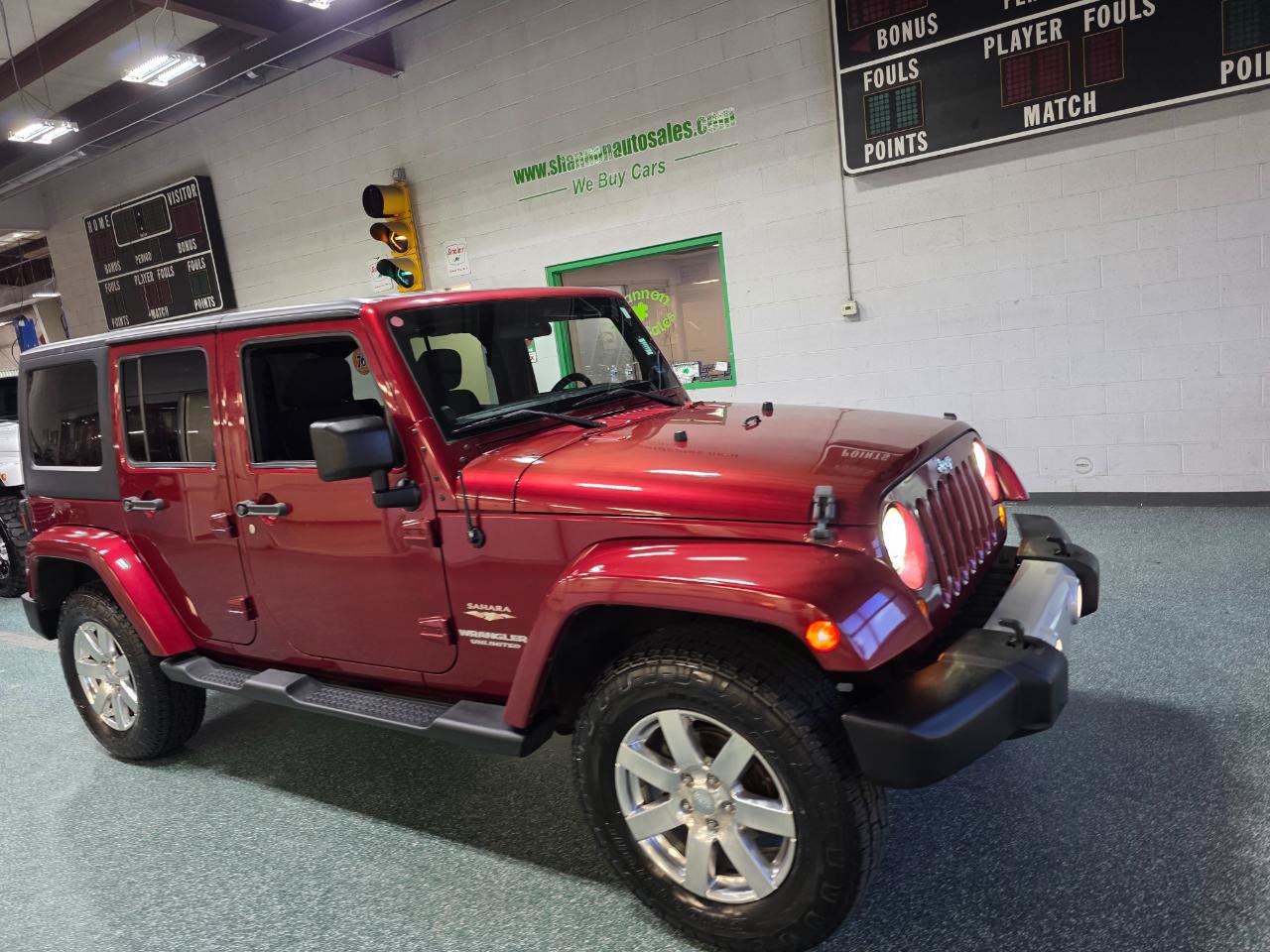 Used 2012 Jeep Wrangler Unlimited Sahara w/ Max Tow Pkg AWD/4WD image 4