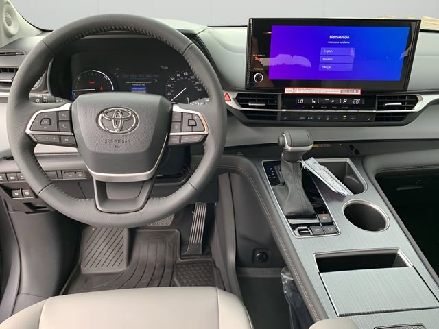 New 2025 Toyota Sienna XLE image 16