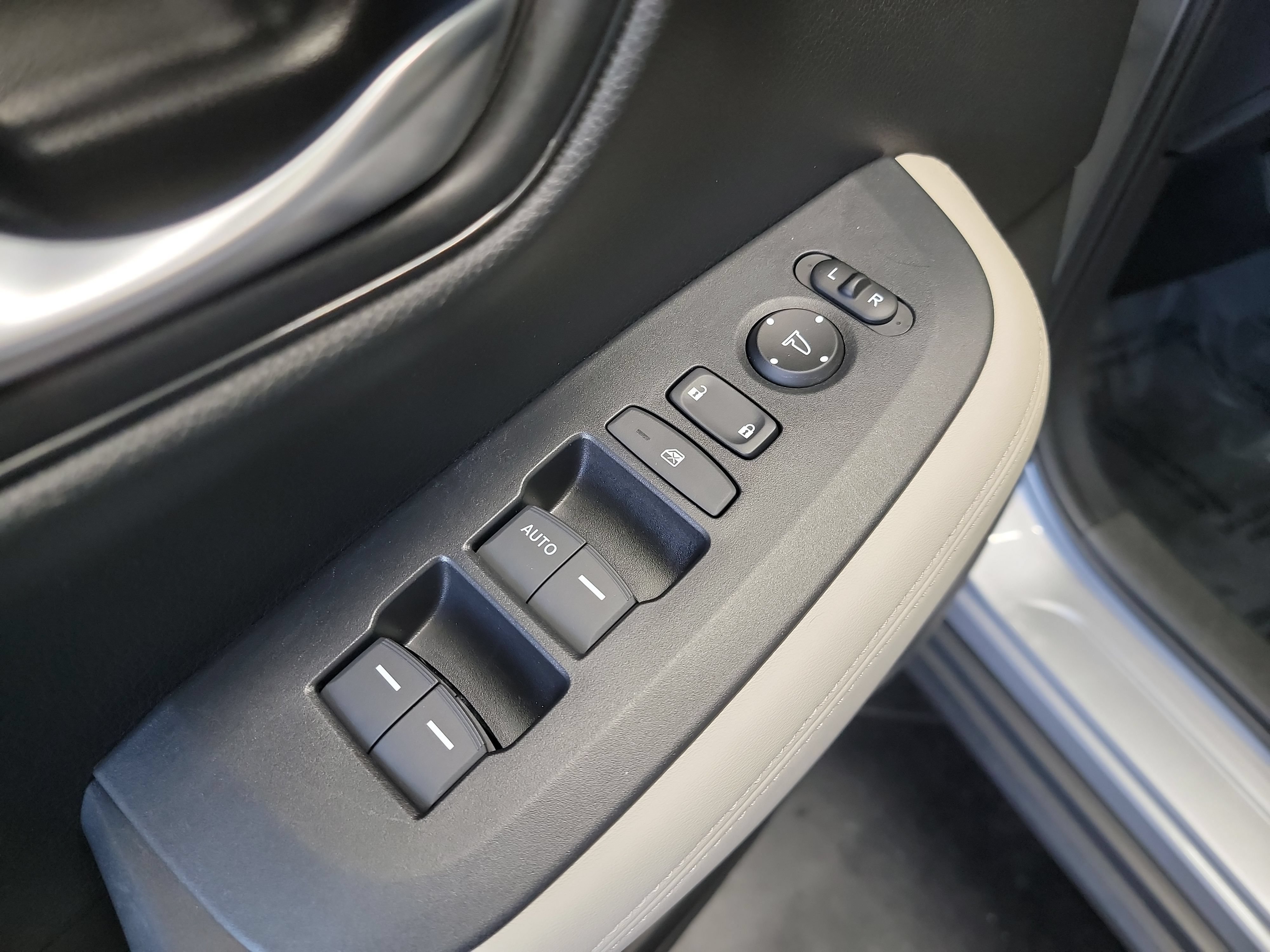 Used 2024 Honda HR-V LX image 14
