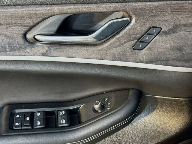 Used 2024 Jeep Grand Cherokee Limited w/ Black Appearance Package image 22