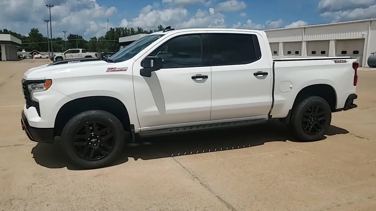 Used 2025 Chevrolet Silverado 1500 LT Trail Boss w/ LT Trail Boss Premium Package AWD/4WD image 5