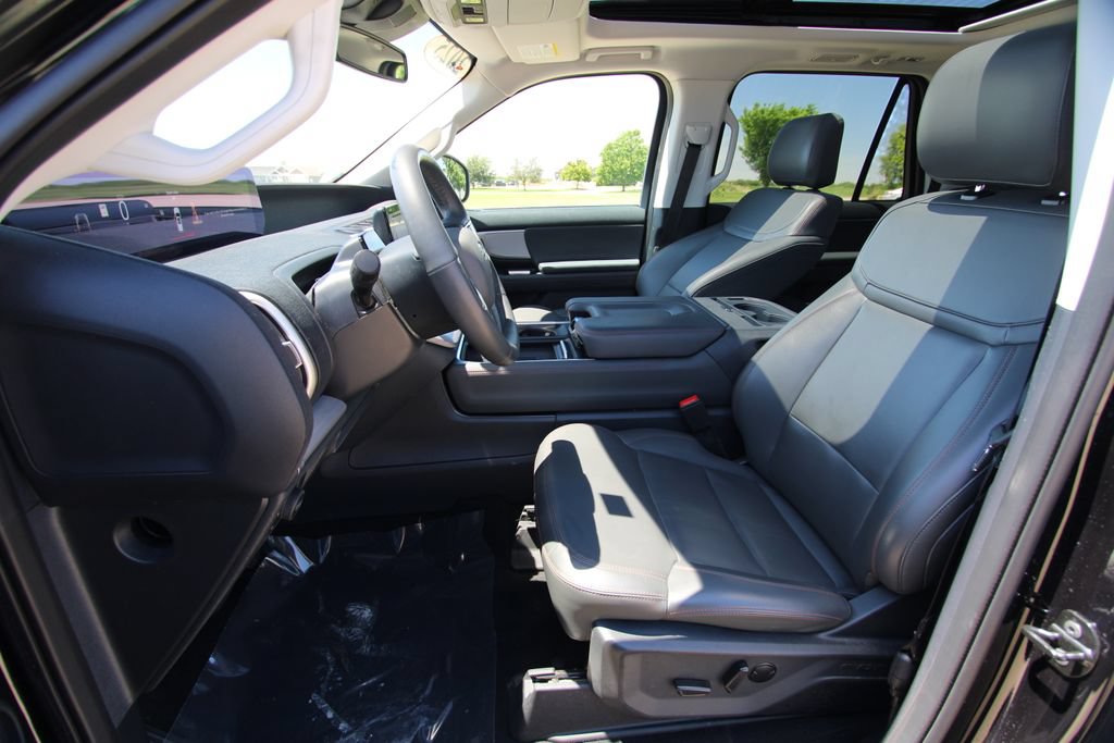 Used 2025 Ford Expedition Max Active AWD/4WD image 6