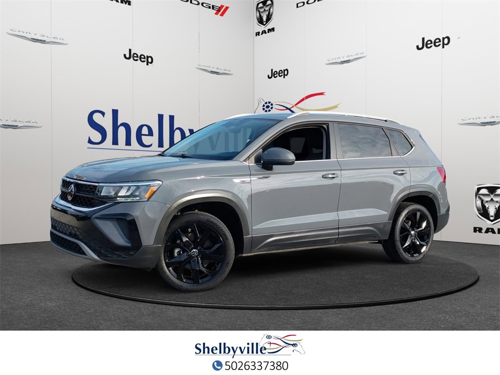 Used 2024 Volkswagen Taos SE w/ Black Wheel Package image 1