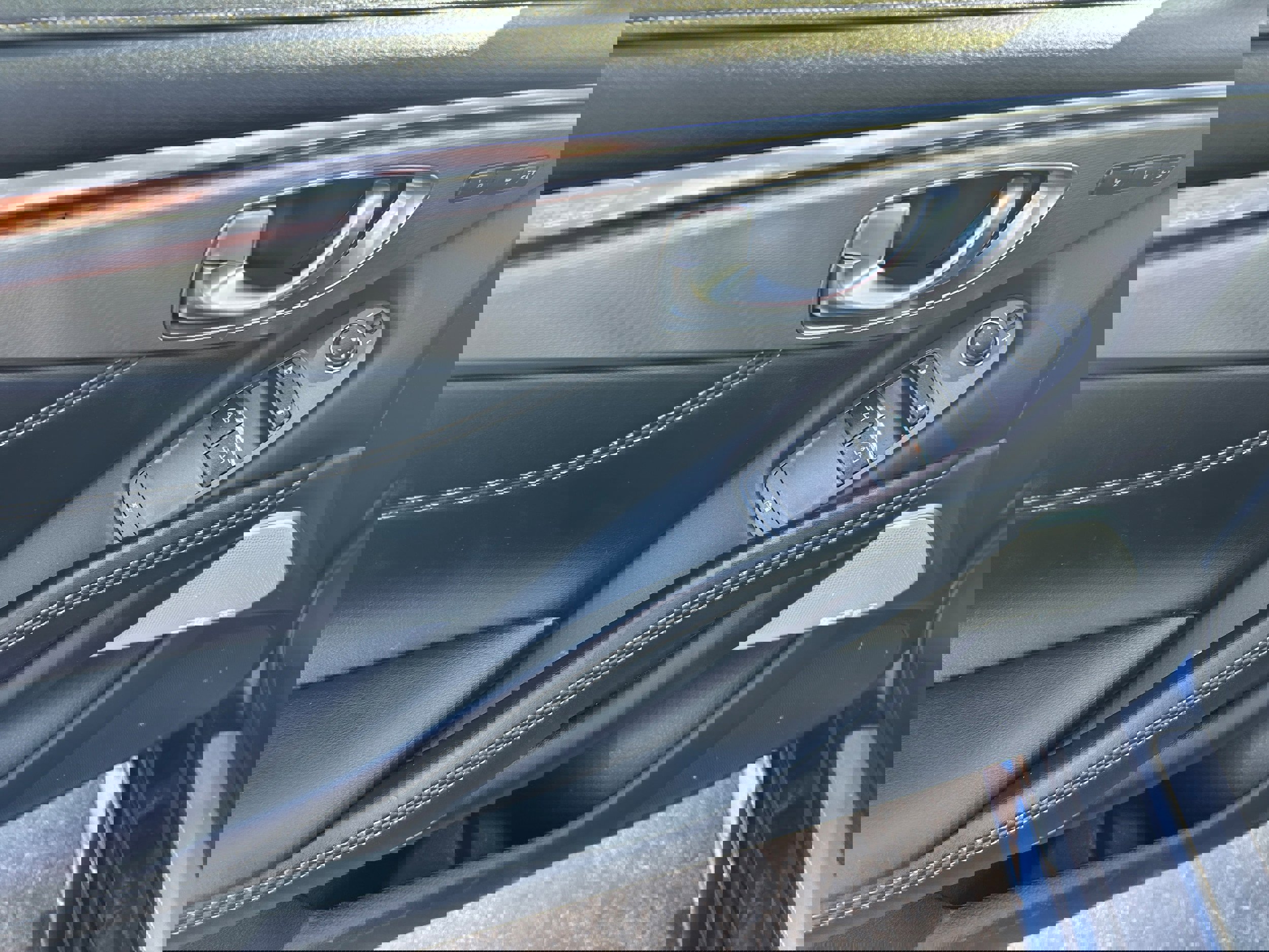 Used 2020 INFINITI Q60 3.0t Luxe w/ Essential Package image 9