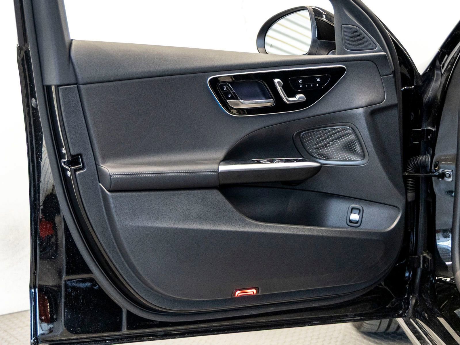 Used 2025 Mercedes-Benz C 300 Sedan image 12