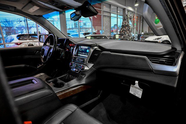 Used 2020 Chevrolet Suburban LT image 30