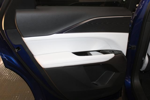 New 2026 Cadillac Lyriq Sport AWD/4WD image 33