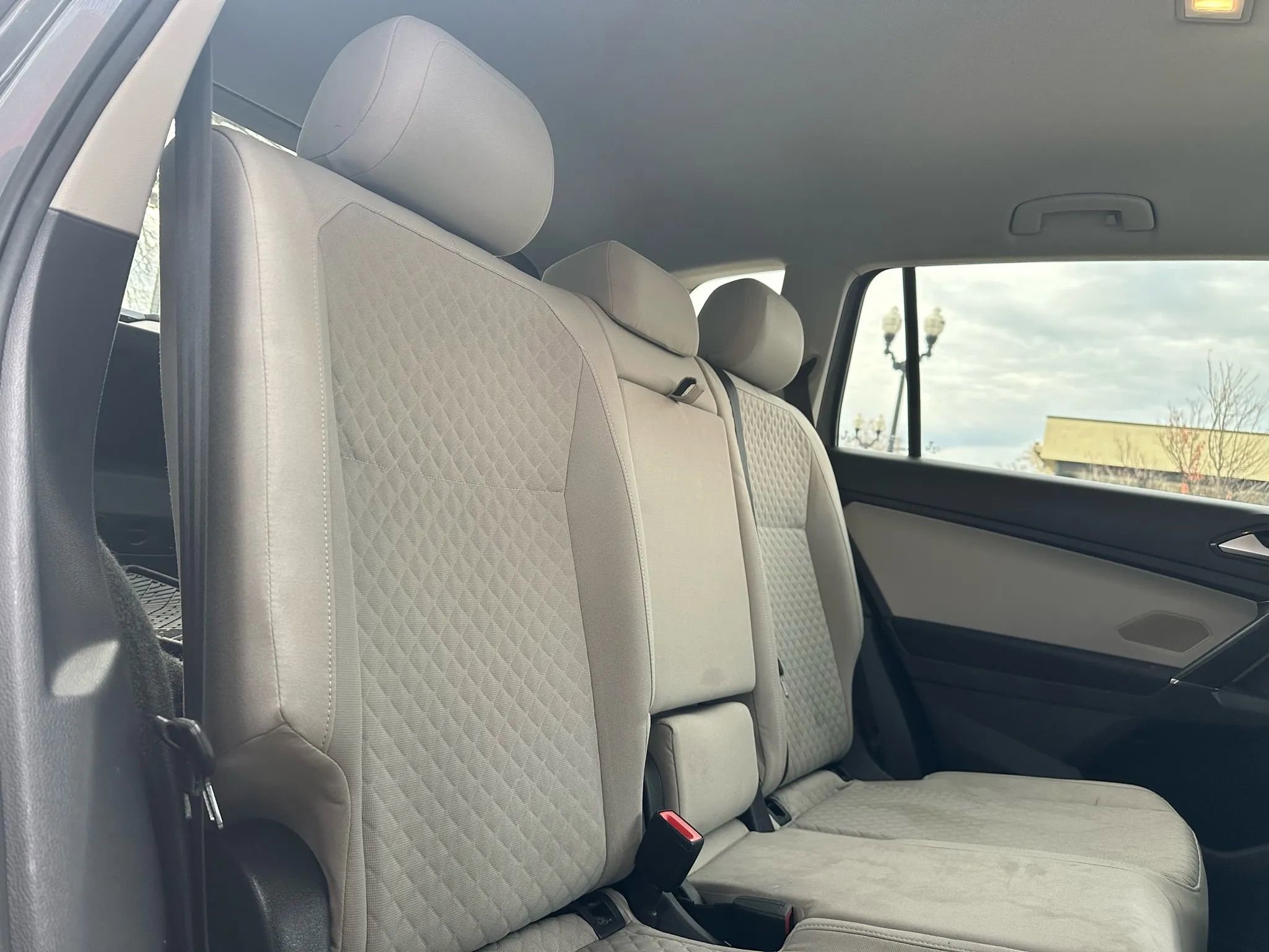 Used 2018 Volkswagen Tiguan S image 11