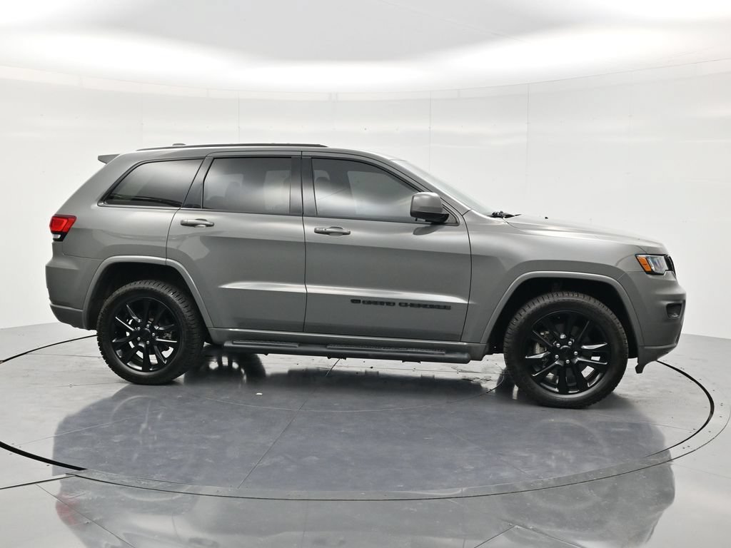 Used 2022 Jeep Grand Cherokee Laredo X AWD/4WD image 4