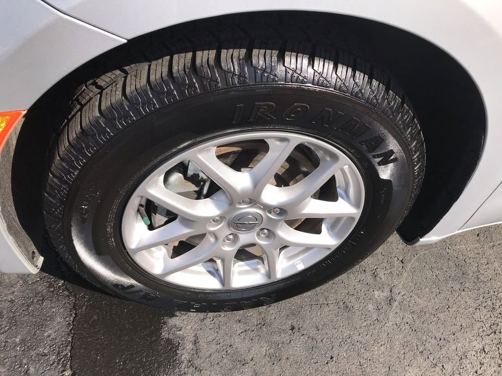 Used 2024 Chrysler Voyager LX image 10