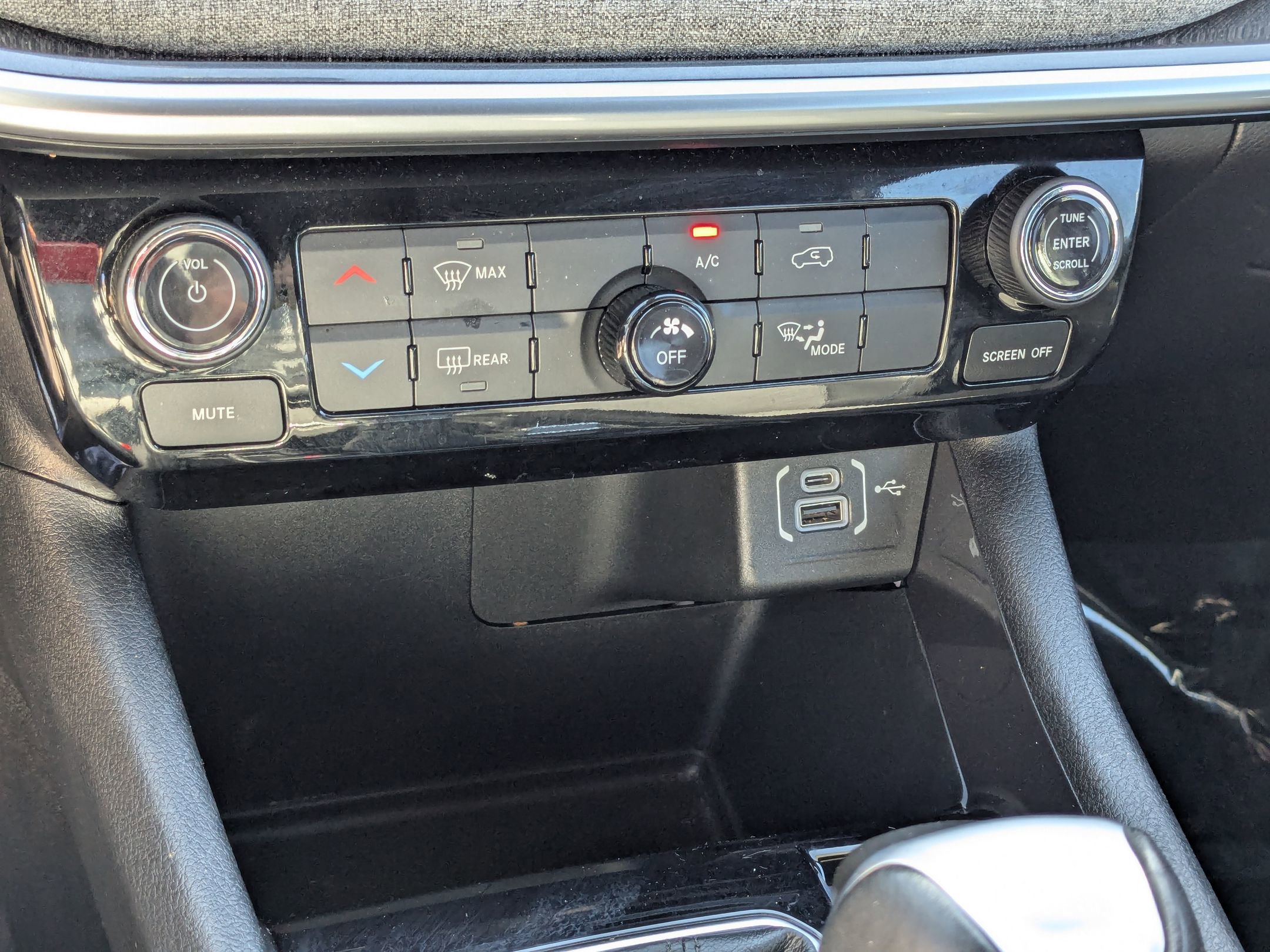 Used 2025 Jeep Compass Latitude image 23