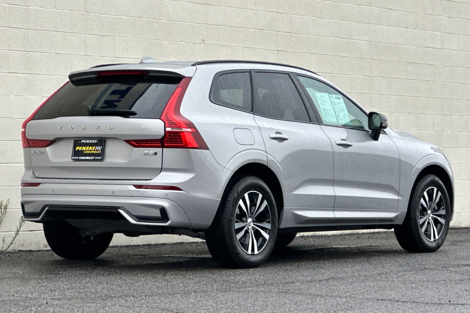 Used 2024 Volvo XC60 B5 Core image 4