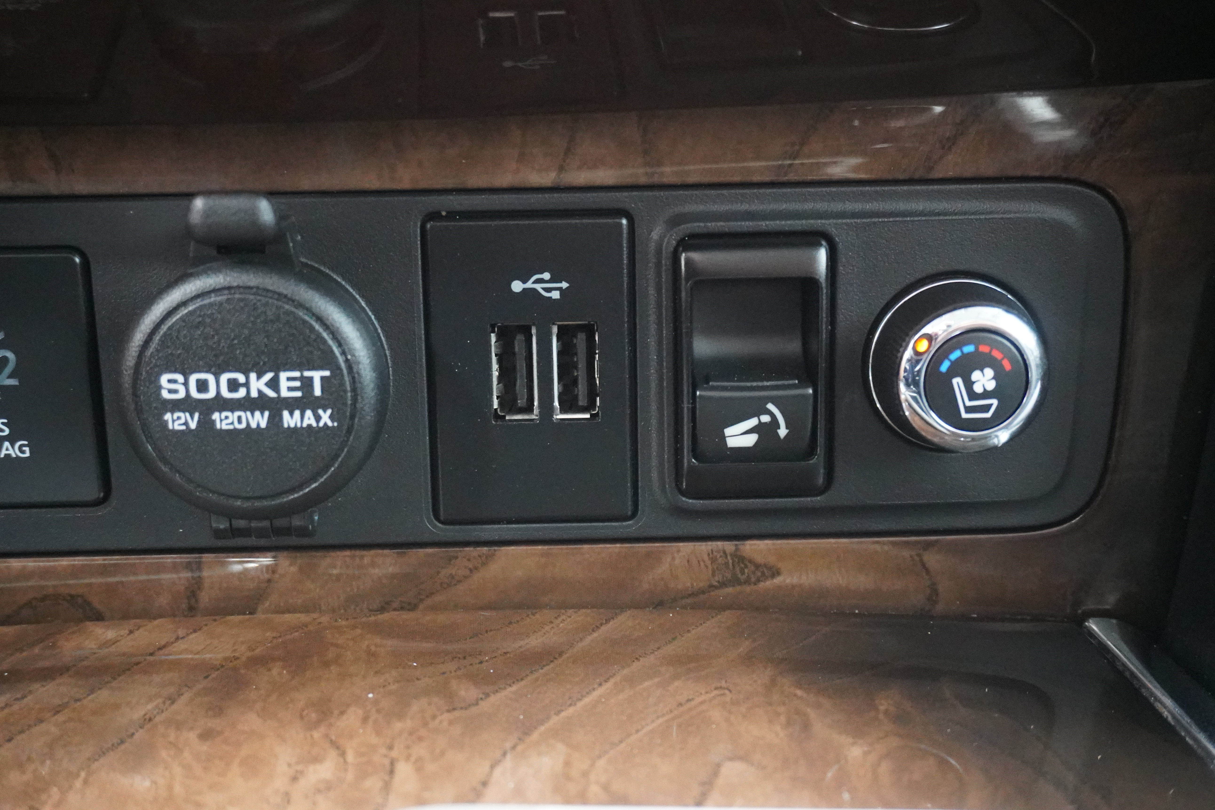 Used 2018 INFINITI QX80 2WD w/ Deluxe Technology Package image 24