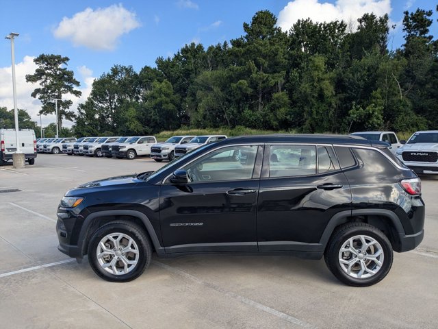 Used 2024 Jeep Compass Latitude AWD/4WD image 9
