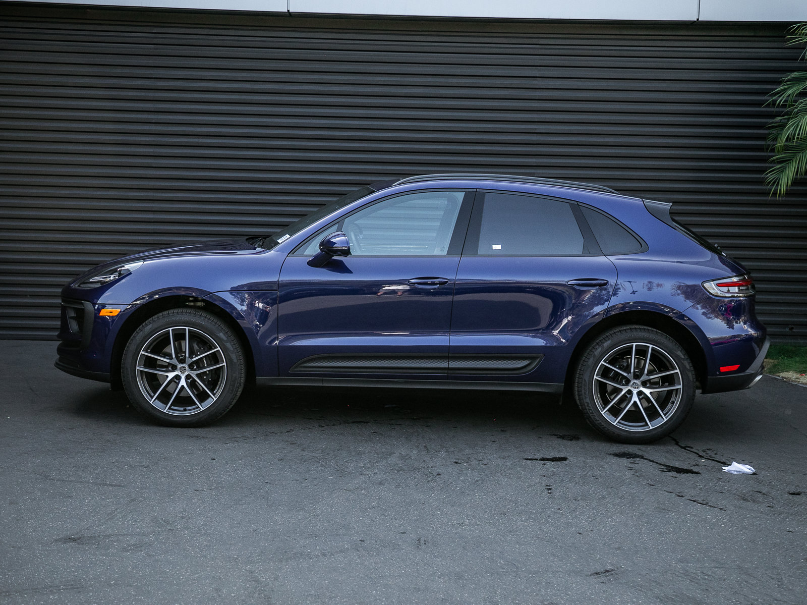Certified 2026 Porsche Macan AWD/4WD image 2