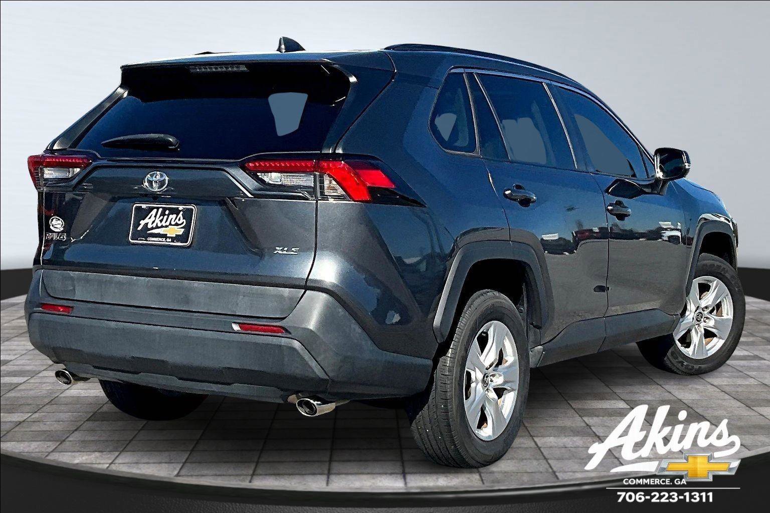 Used 2021 Toyota RAV4 XLE image 6