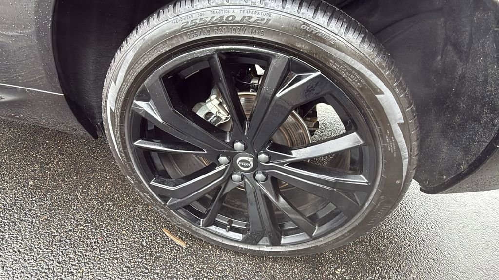 Certified 2024 Volvo XC60 B5 Ultimate w/ Climate Package image 33