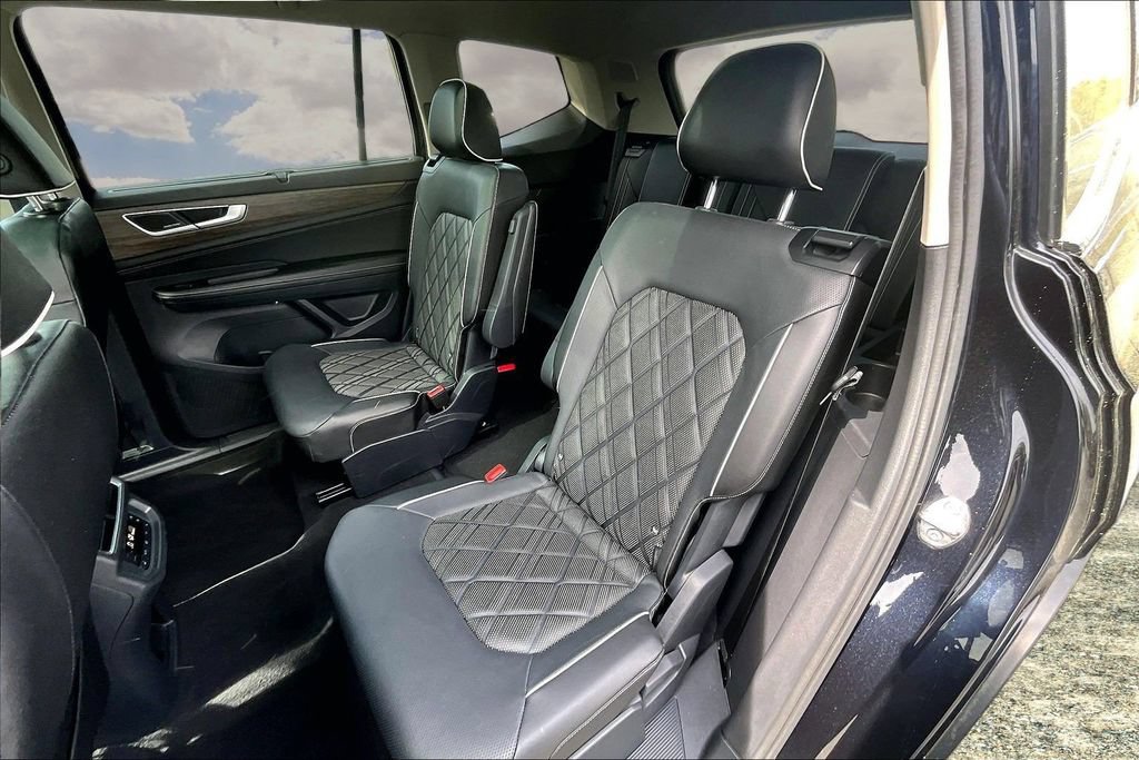 Used 2024 Volkswagen Atlas SEL Premium R-Line AWD/4WD image 22