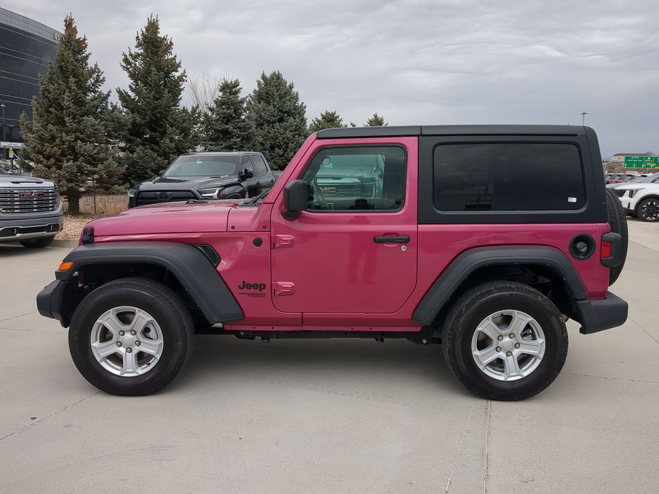 Used 2021 Jeep Wrangler Sport w/ Technology Group image 3