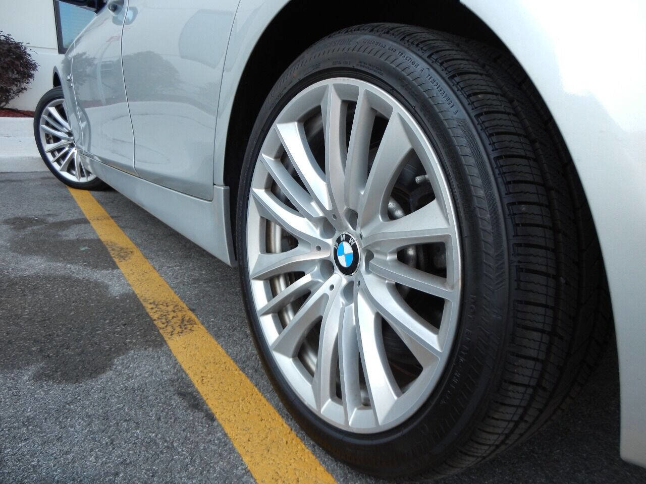 Used 2012 BMW 550i xDrive Sedan image 15