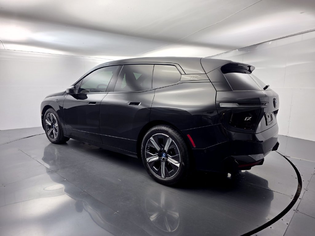 Certified 2023 BMW iX xDrive50 w/ Premium Package AWD/4WD image 4