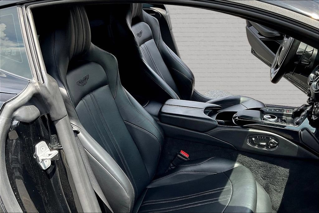 Used 2019 Aston Martin V8 Vantage Coupe RWD image 24